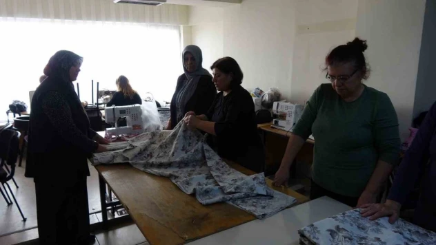 Burdur Halk Eğitim Merkezinde hazırlanan nevresimler afet bölgesine gönderiliyor