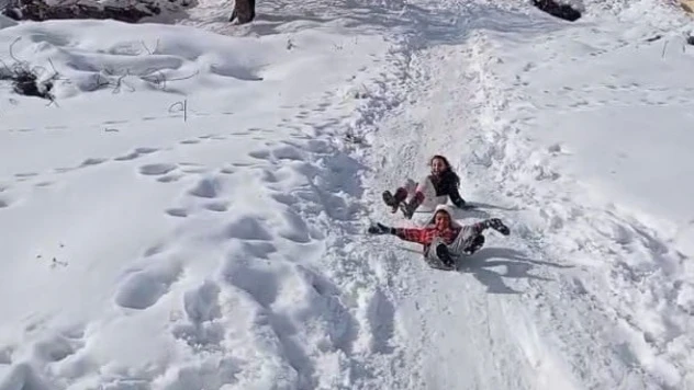 Çocukların karın keyfini tepsi ve bidonlarla çıkardı