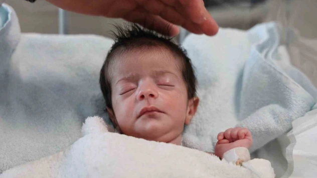 Doğuştan yemek borusu olmayan 4 günlük bebek, Elazığ'da hayata tutundu