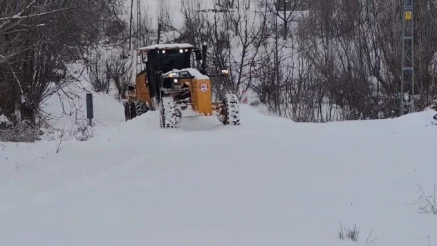 Elazığ'da 181 köy yolu açıldı, 365'inde çalışmalar sürüyor