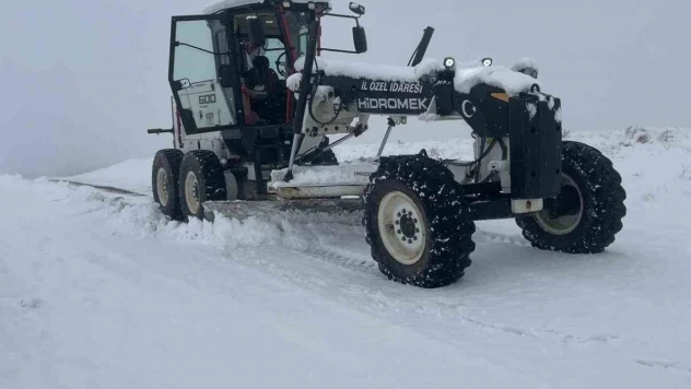 Elazığ'da kapalı köy yolu 111 oldu, ekipler çalışmalarını sürdürüyor