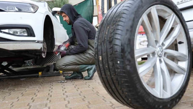 Elazığ'da kış lastiği için son gün yoğunluğu