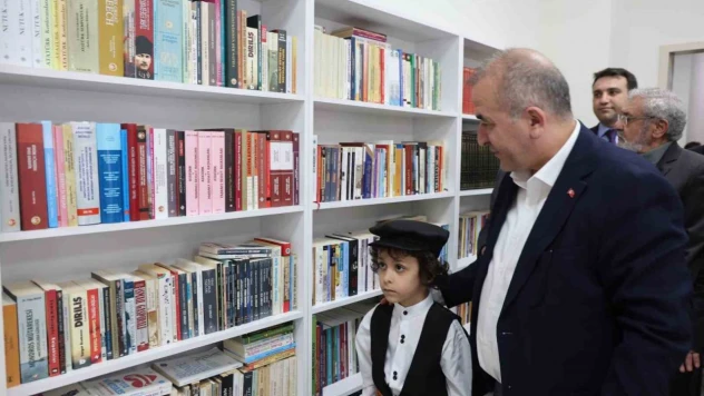 Elazığ'da şehit öğretmen Adnan Baydili'nin adı kütüphaneye verildi