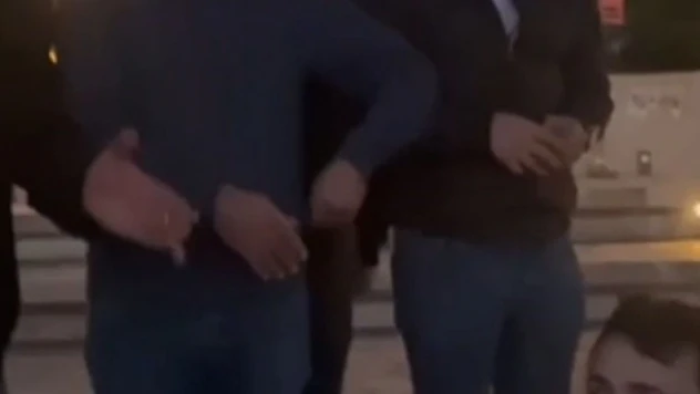 Elazığsporlu taraftarlar Kız Kulesine karşı 'Kar mı Yağmış Şu Harput'un Başına' türküsünü söyledi