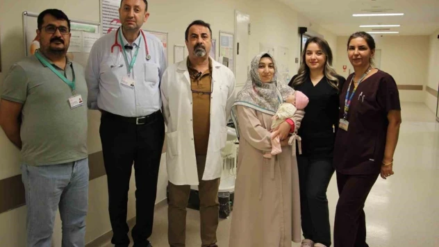 İç organları göğüs boşluğuna dolan bebek, başarılı ameliyatla hayata tutundu