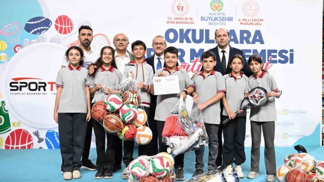 Malatya Büyükşehir'den okullara spor malzemesi desteği