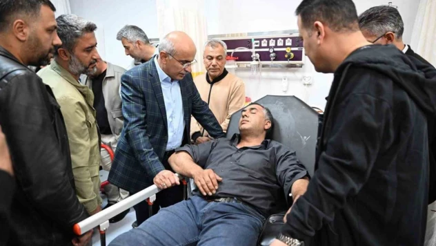 Malatya'da yol yapım ekibini taşıyan minibüs kaza yaptı: 4 yaralı