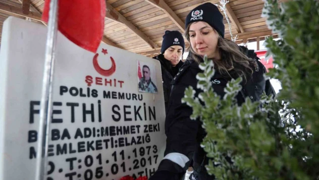 Şehit Fethi Sekin kabri başında anıldı