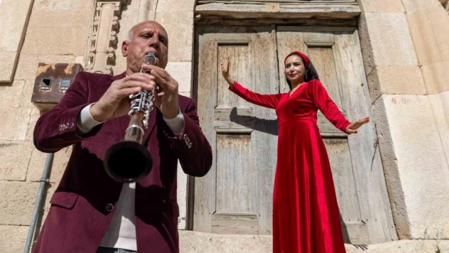 Tunceli'de asırlık kına türküsü tarihi sokaklarda yeniden hayat buldu