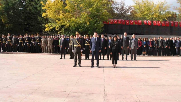 Tunceli'de Cumhuriyet Bayramı kutlamaları çelenk sunma töreni ile başladı