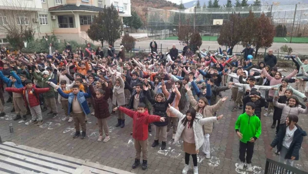 Tunceli'de minikler, derse sporla hazırlandı