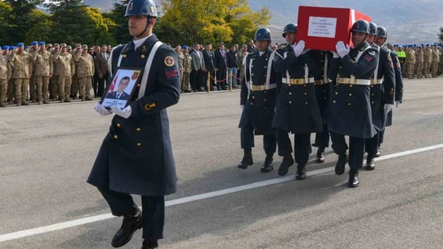 Tunceli'de trafik kazasında hayatını kaybeden Uzman Çavuş Yılmaz memleketine uğurlandı