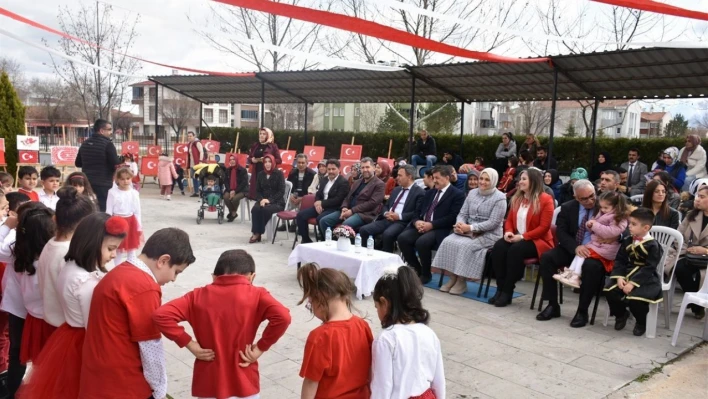 '7. Geleneksel Şanlı Bayrağım' sergisi okul bahçesinde gerçekleşti