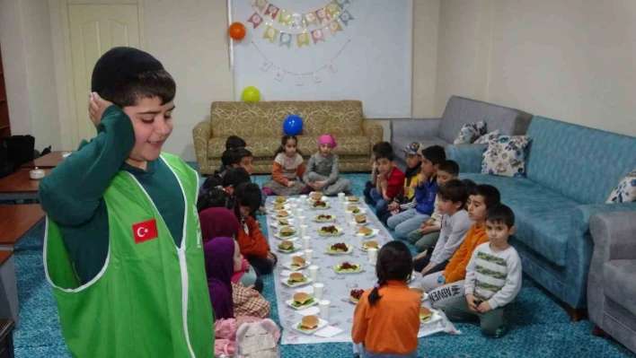 'Tekne orucu' tutan çocuklara öğle saatinde özel iftar