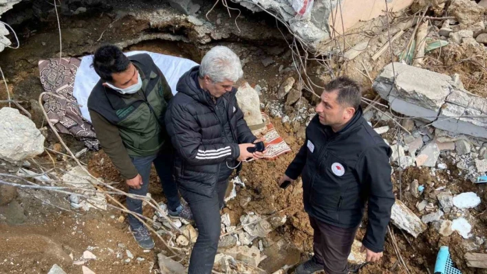 15 gün boyunca enkazın altında kalan 'Asi' kurtarıldı