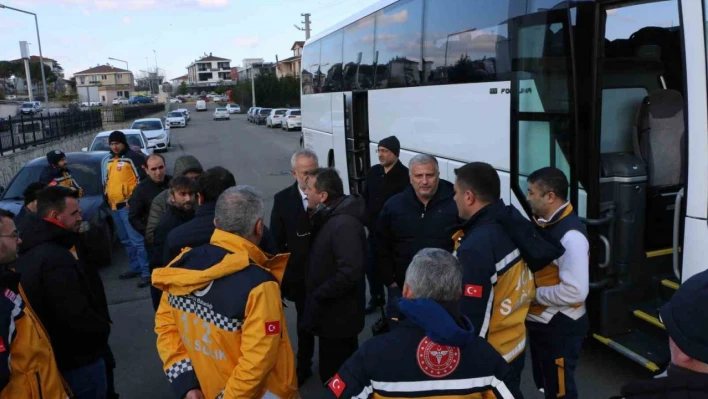 36 acil sağlık personeli daha deprem bölgesine gitti