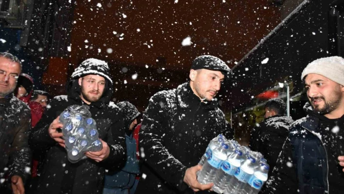 50 kişilik ekip yaraları sarmak için deprem bölgesine gitti