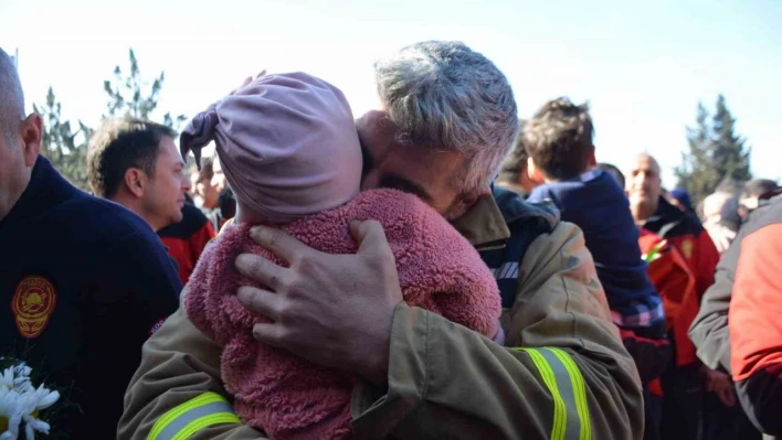 82 cana umut olan kahraman itfaiyeciler ailelerine kavuştu, o anlar yürek ısıttı