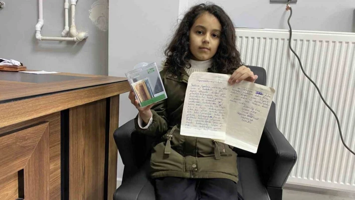 9 yaşındaki Elif, telefon almak için biriktirdiği parayı depremzedelere bağışladı