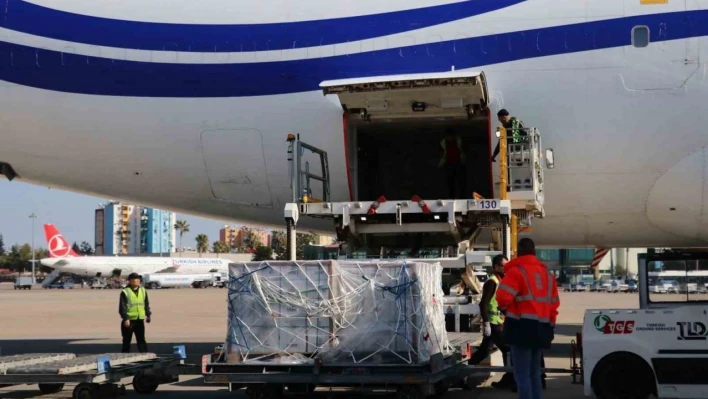 ABD'nin 2.5 milyon dolarlık yardım uçağı Adana'ya indi