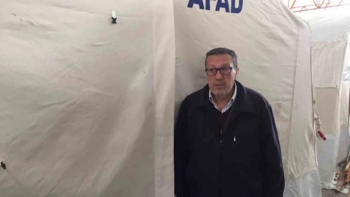 Adana'da depremzedeler çadırlarda barınıyor
