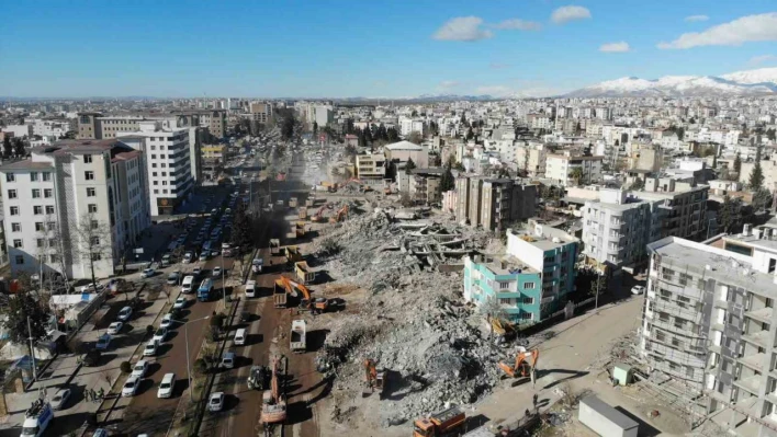 Adıyaman'da enkaz çalışmaları tüm hızıyla sürüyor