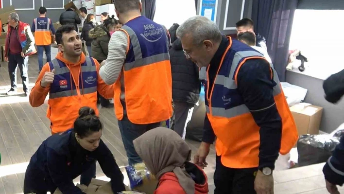 AFAD gönüllüleri depremzedeler için seferber oldu: Yardımları anlatırken duygulandılar