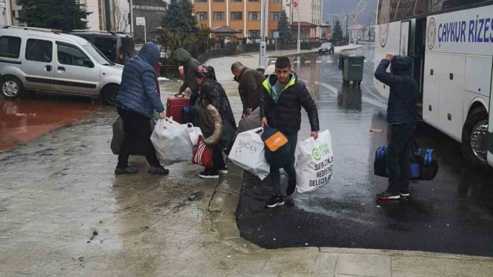 Afet bölgesinden gelen depremzedeler yurtlara yerleştirilmeye devam ediliyor