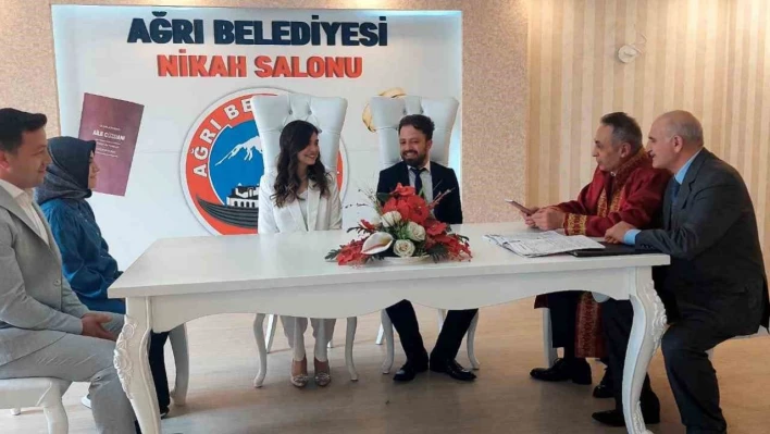 Ağrı Belediye Başkanı Karadoğan, ilk defa nikah kıydı