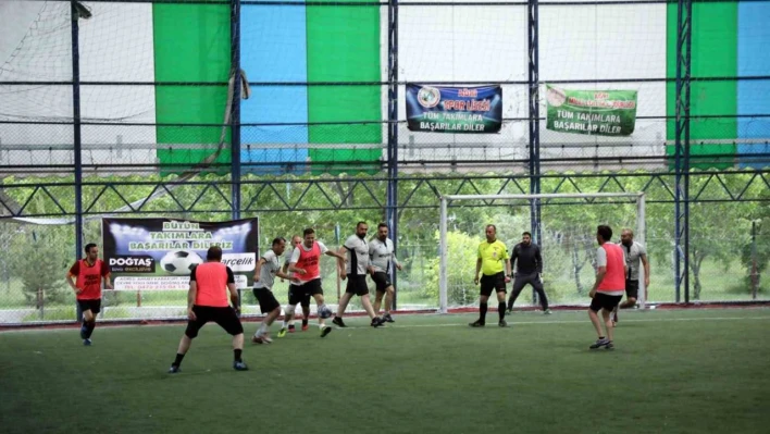 Ağrı'da 'Geleneksel Öğretmenler Arası Futbol Turnuvası'