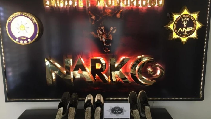 Ağrı'da İran uyruklu şahısların ayakkabılarında esrar ele geçirildi