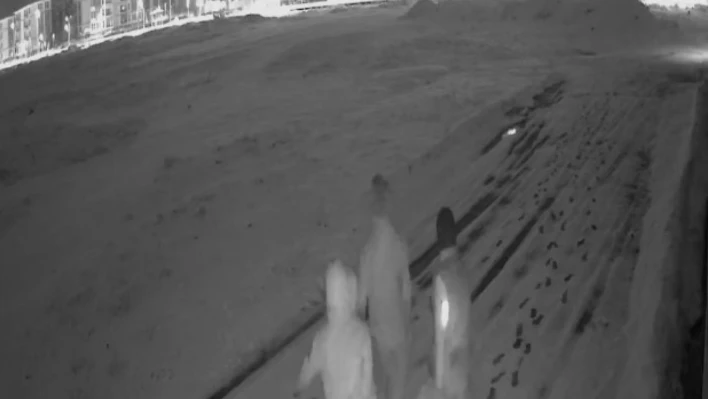 Ağrı'da kombi hırsızlığı güvenlik kamerasına yansıdı