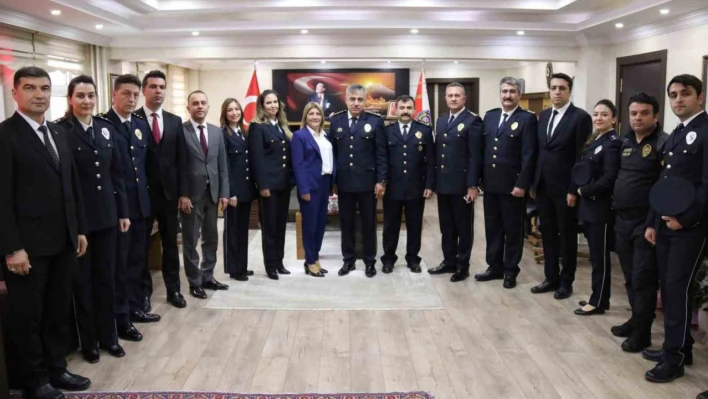 Ağrı'da minik öğrenciler Polis Haftası'nı unutmadı