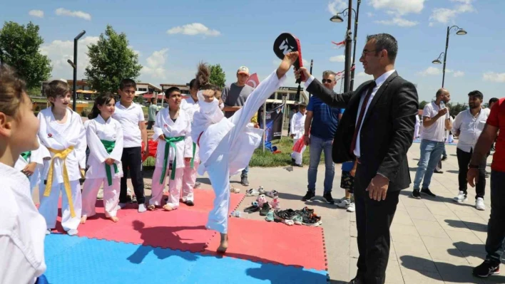 Ağrı'da spor okulları ve engelsiz spor okulları görkemli törenle açıldı