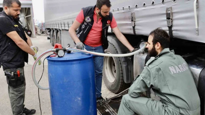 Ağrı'da tırın yakıt deposunda 537 kilo 250 gram metamfetamin ele geçirildi