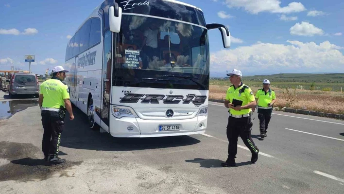 Ağrı'da trafik polisleri bayram öncesi emniyet kemeri denetimi yaptı