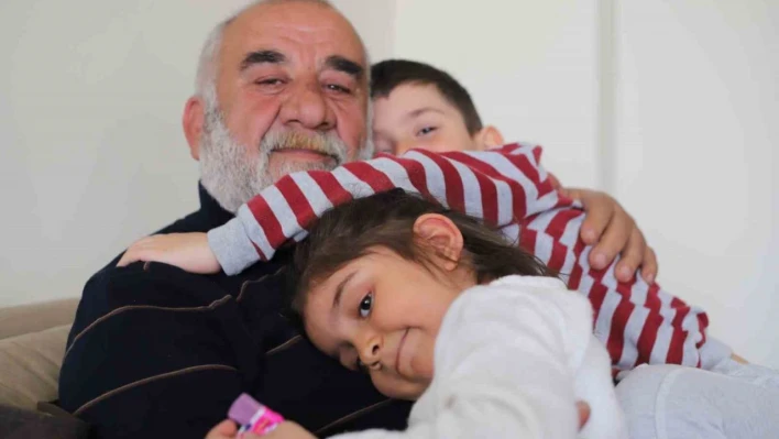 Ağzında tütünle 56 saat sonra enkazdan çıkan adam, kurtarılma hikayesini anlattı