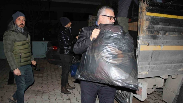 Ahlatcı ve AK Parti teşkilatları deprem bölgesinde