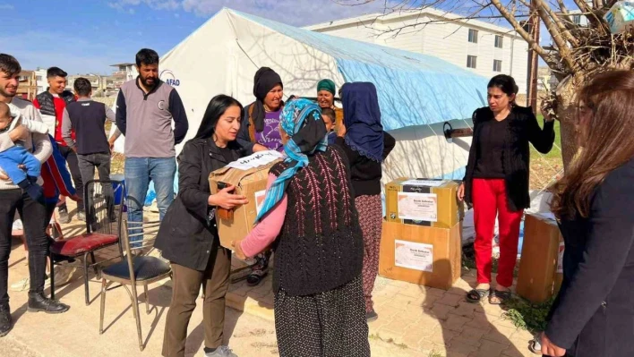 AK Kadınlar deprem bölgesine 133 koli mutfak seti gönderdi