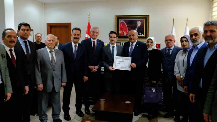 AK Parti Milletvekili Karaman mazbatasını aldı