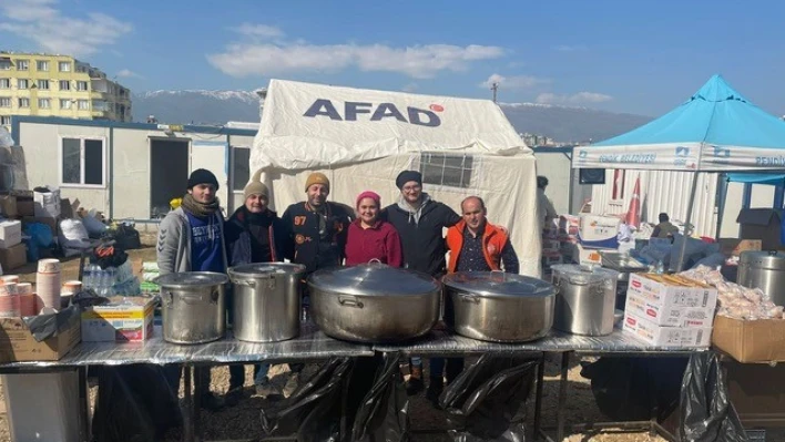 Akademisyenler gönüllü oldu, 13 bin kişiye yemek dağıttı