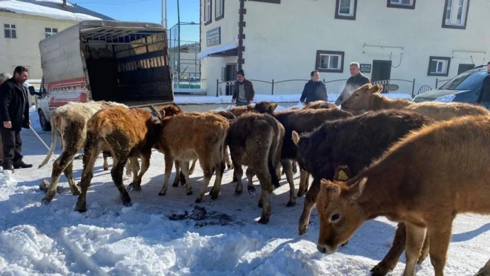 Akdağlı köylülerden örnek yardım