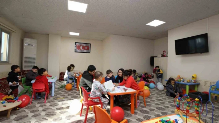 Akdeniz Üniversitesi depremzede çocuklar için 10 oyun odası kurdu