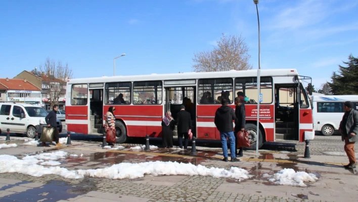 Akşehir Belediyesi'nden depremzedeler için ücretsiz servis