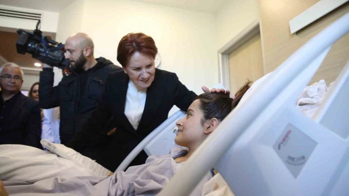 Akşener, Adana'da depremde yaralananları ziyaret etti