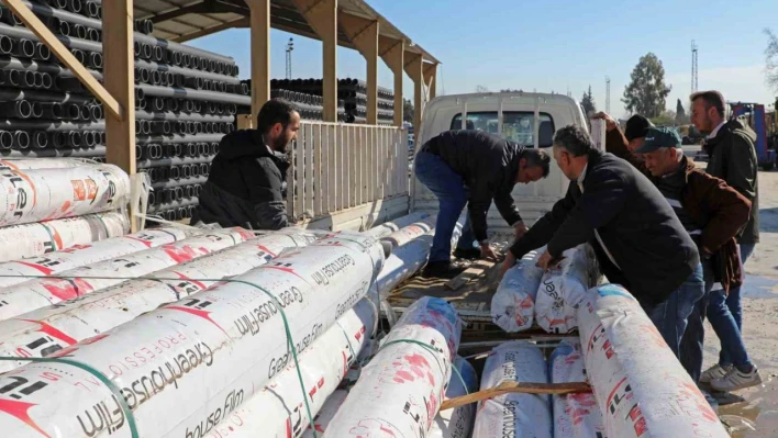 Alanya'da çiftçilere 8 bin 400 metrekare sera naylonu teslim edildi