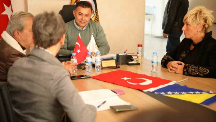 Alanya'daki Boşnaklardan deprem bölgesine konteyner desteği