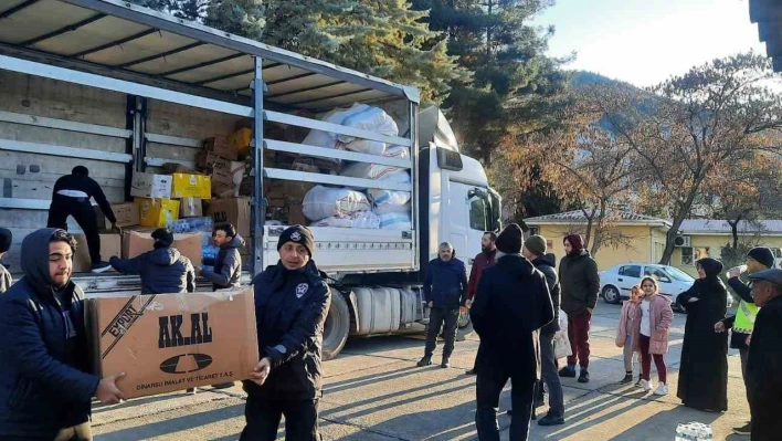 Alaplı'dan çıkan yardımlar Deprem Bölgesinde Dağıtımını Sürdürüyor
