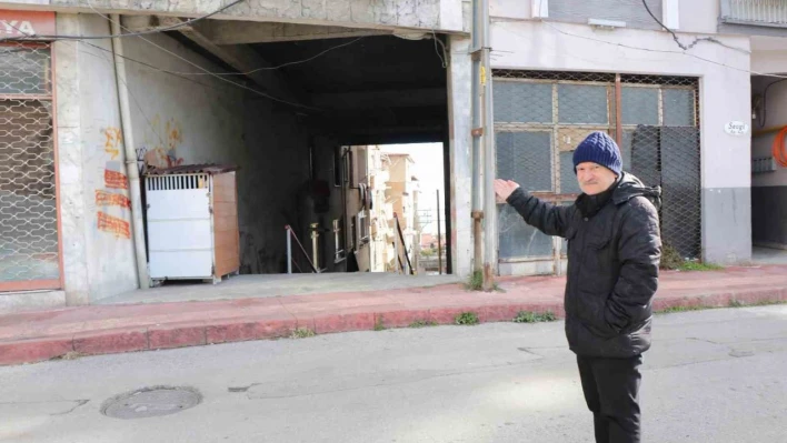 Altından sokak geçen apartman deprem sonrası tekrar akıllara geldi