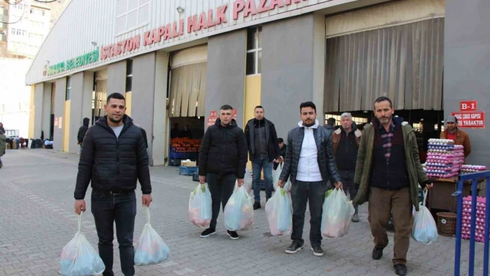 Amasyalı pazarcılardan depremzedeler için sebze-meyve kampanyası: 'Acılar paylaştıkça azalacak'